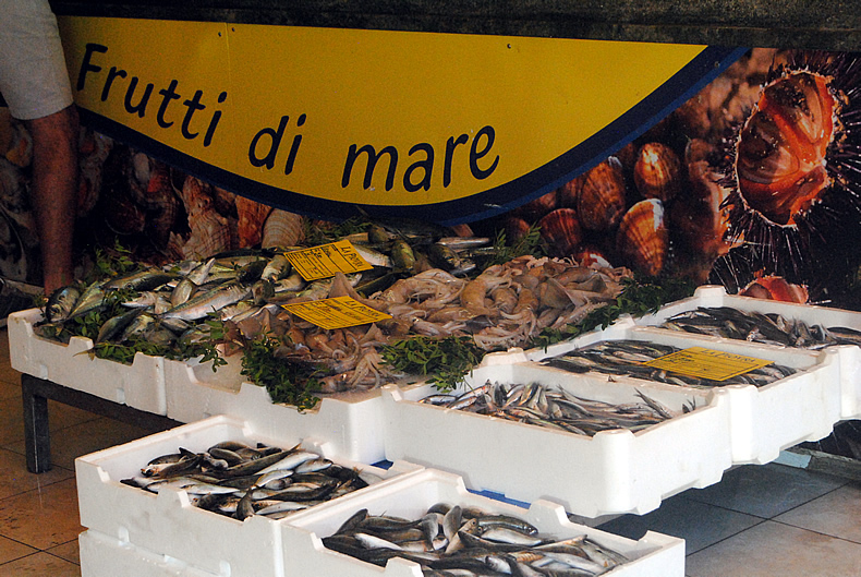イタリア ポルトチェザーリオの魚市場　porto cesareo