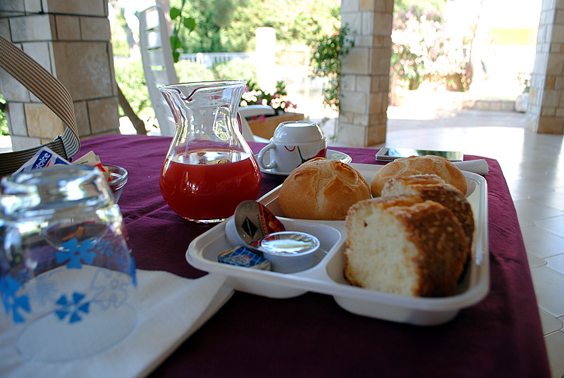 イタリアの朝ごはん　ポルトチェザーレオ　モーニング　朝飯,Porto Cesareo Morning Cafe,Puglia,Lecce,Italy