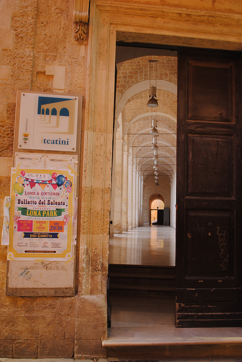 Lecce stone レッチェの門