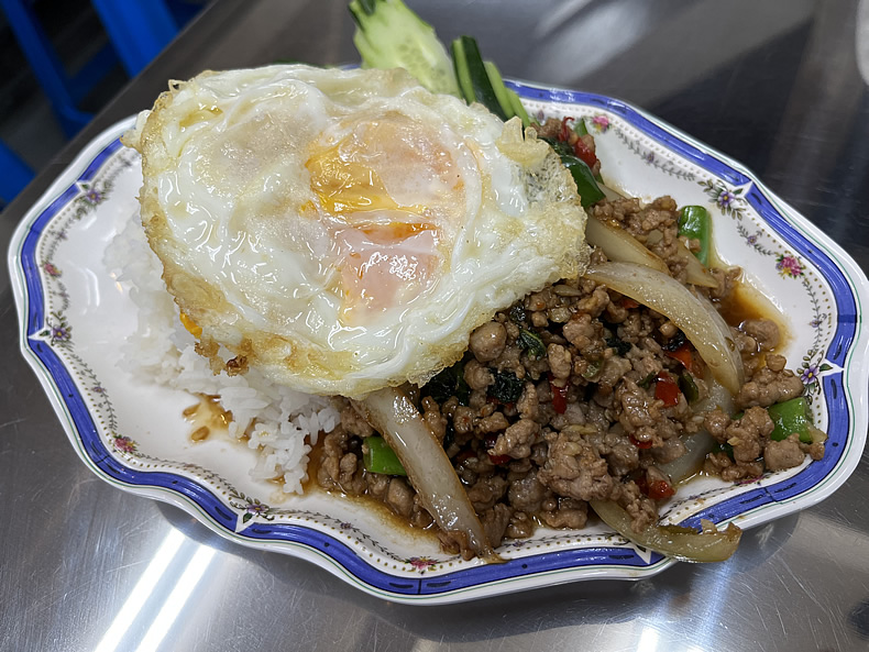 タイ料理　バンコク食堂バードマン