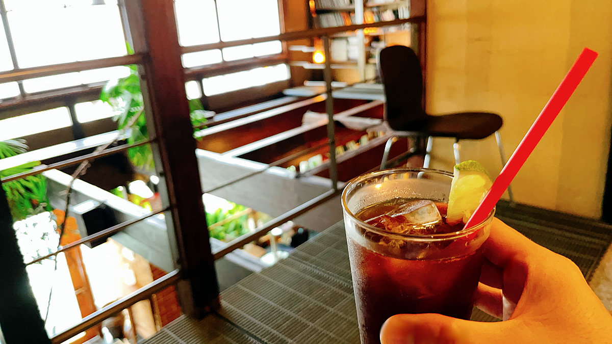 京都二条通のお洒落な町家カフェ「Cafe Bibliotic Hello!」