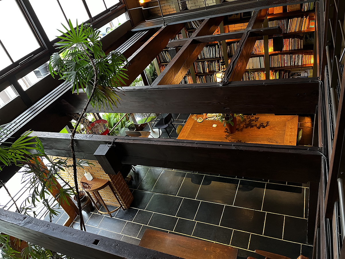 京都二条通のお洒落な町家カフェ「Cafe Bibliotic Hello!」まるで図書館