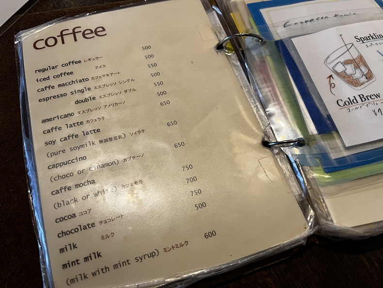 京都二条通のお洒落な町家カフェ「Cafe Bibliotic Hello!」のメニュー