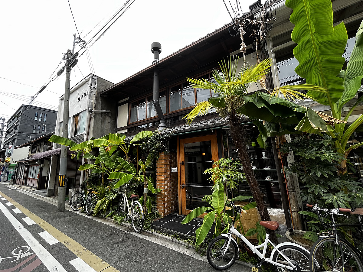 京都二条通のお洒落な町家カフェ「Cafe Bibliotic Hello!」