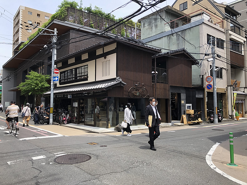 ブルーボトルコーヒー　京都六角カフェ｜BLUE BOTTLE coffee