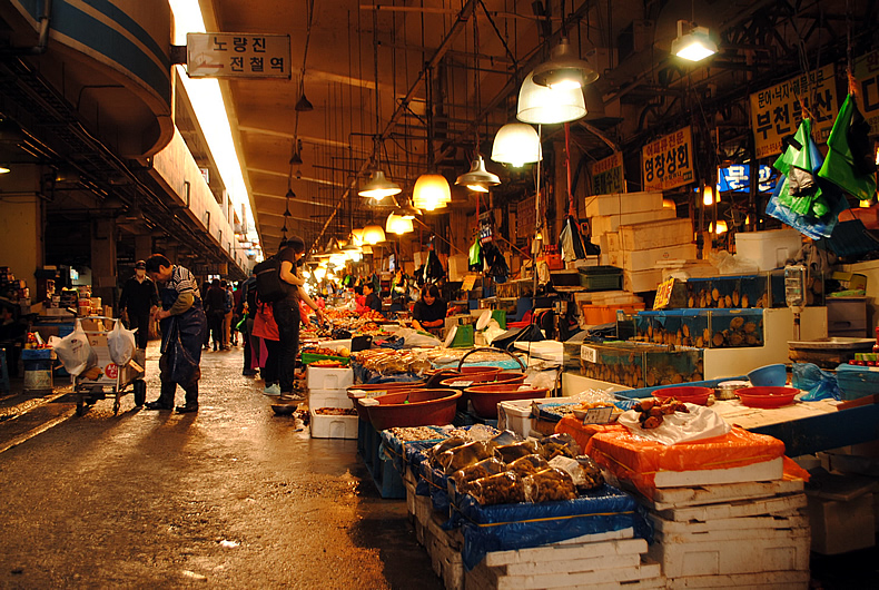 美味しい韓国　グルメを食べる ソウルの鷺梁津水産市場