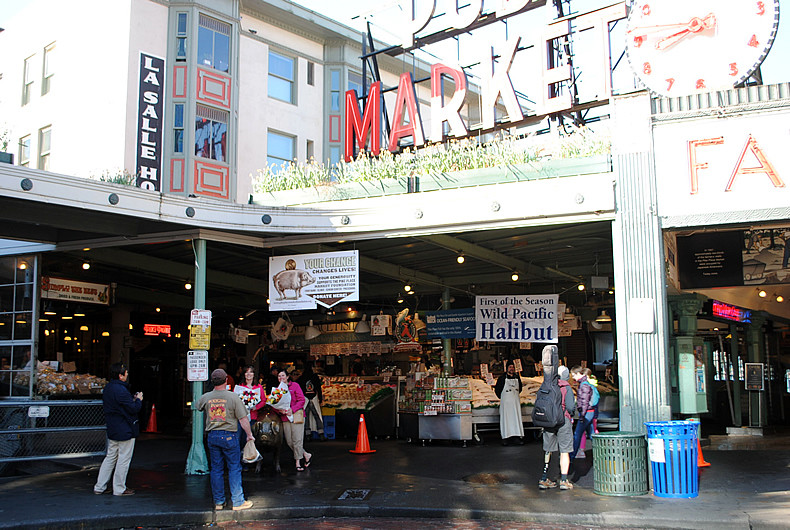 シアトル観光　旅行　パイクプレイスマーケット pike Place Market