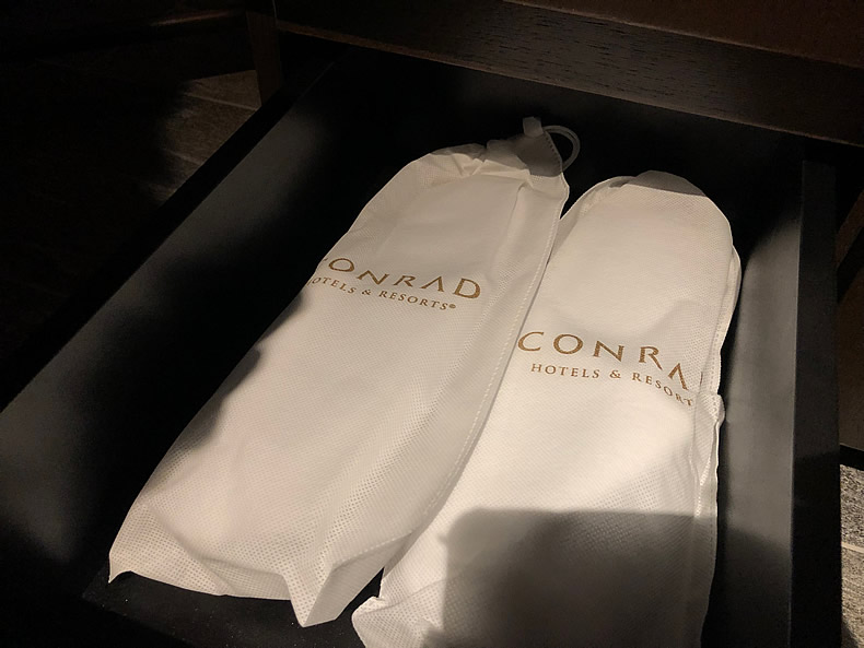 コンラッド大阪_Conrad Osaka 部屋の様子