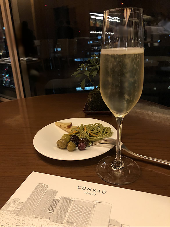 コンラッド東京のエグゼクティブラウンジ Conrad Tokyo