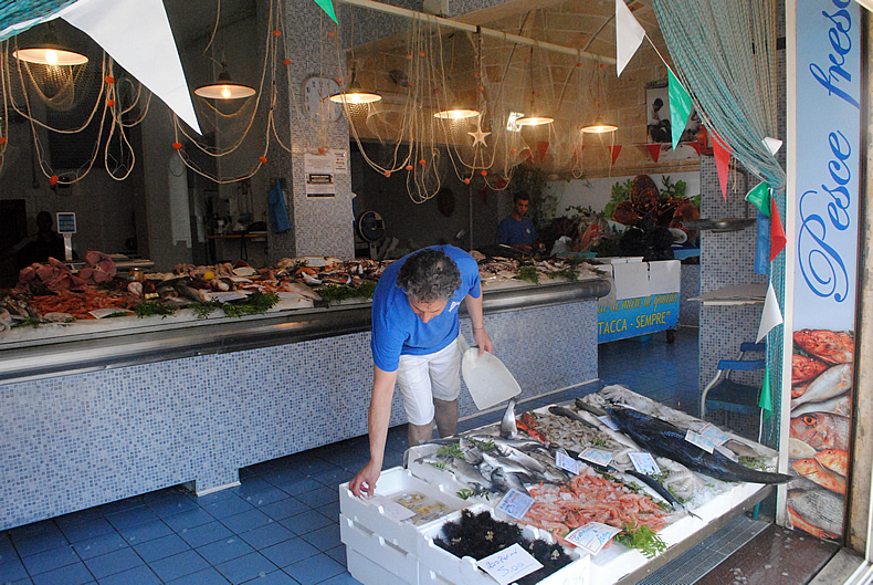 Italy fish markets