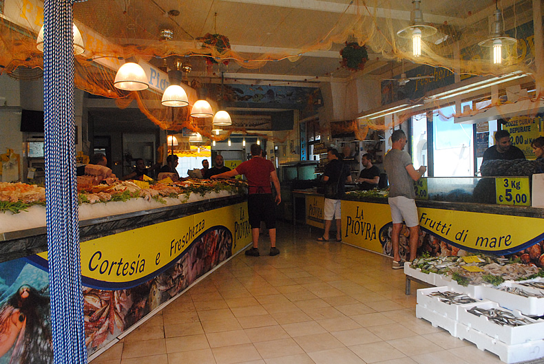 Italy fish markets