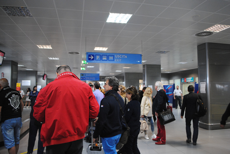 ブリンディッシ空港 Brindisi Airport salento airport サレント空港
