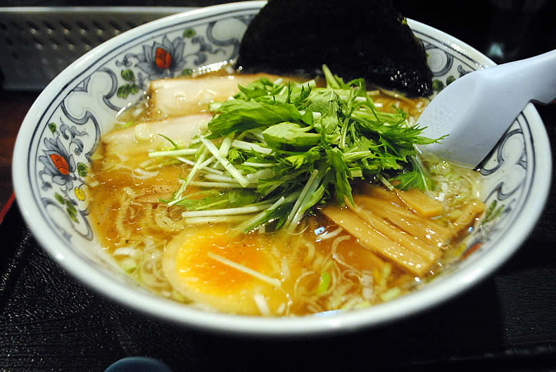 熊本ラーメン　にぼらや　煮干しラーメン