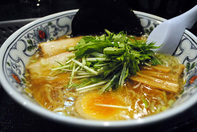 熊本ラーメン　にぼらや　煮干しラーメン