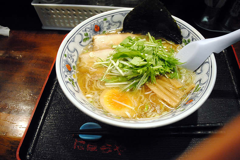 熊本ラーメン　にぼらや　煮干しラーメン