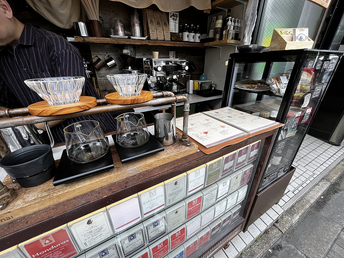 京都御苑近くのお洒落なカフェ、MAMEBACO（マメバコ）スペシャリティコーヒーを楽しめる