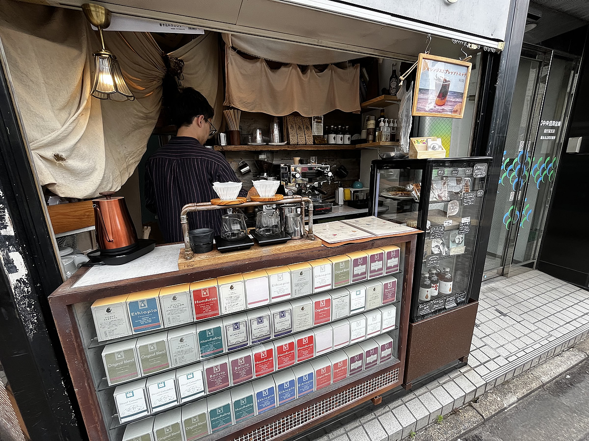 京都御苑近くのお洒落なカフェ、MAMEBACO（マメバコ）スペシャリティコーヒーを楽しめる