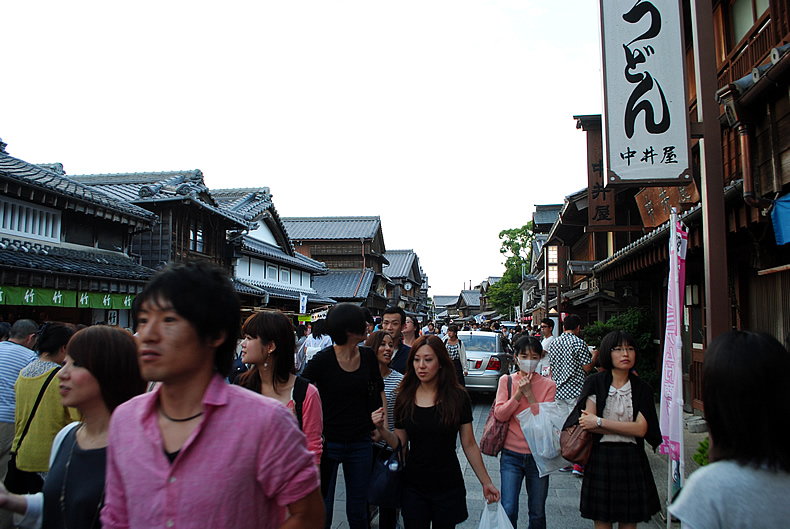 伊勢神宮　内宮　おはらい町通　赤福本店前　おかげ横丁風景