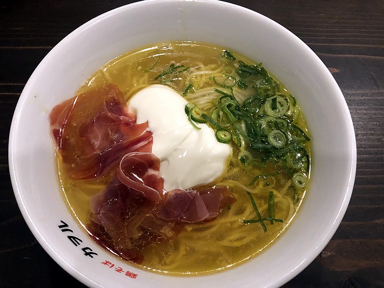 鶏そばカヲルの鶏そば　生ハムフロマージュ　山口　周南市