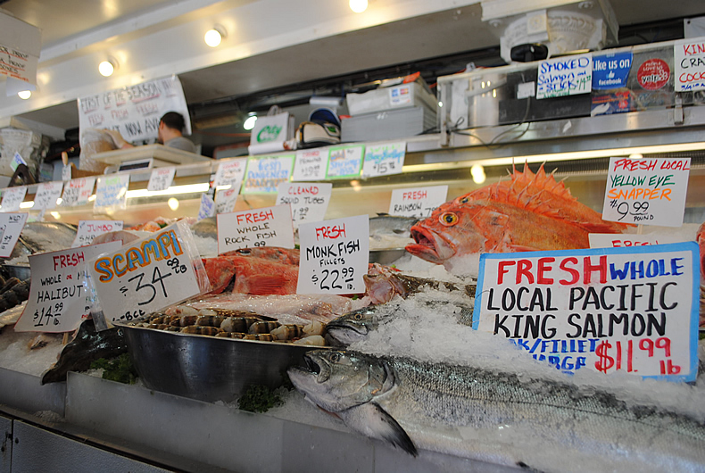 Pike place Market パイクプレイスマーケット　シアトル旅行　ワシントン州　観光　アメリカ旅行