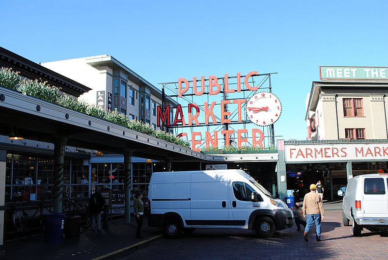 パイクプレイスマーケット　シアトル　ワシントン州　アメリカ旅行　seattle washington state　パイクプレイスマーケット