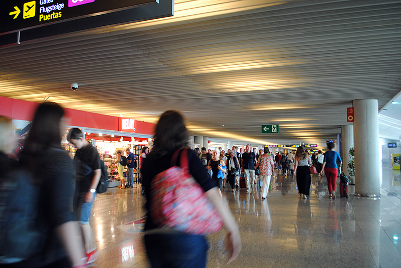 パルマ・デ・マヨルカ　空港 PMI Aeropuerto de Palma de Mallorca 