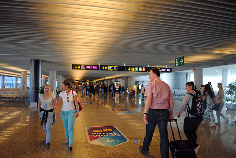 パルマ・デ・マヨルカ　空港 PMI Aeropuerto de Palma de Mallorca 