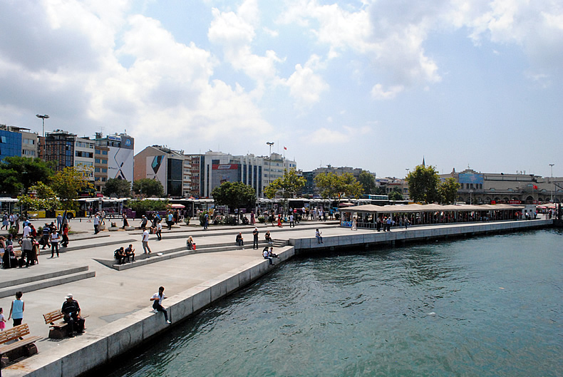 イスタンブール　フェリーでカドキョイ（Kadıköy）からエミノニュ（Eminönü）