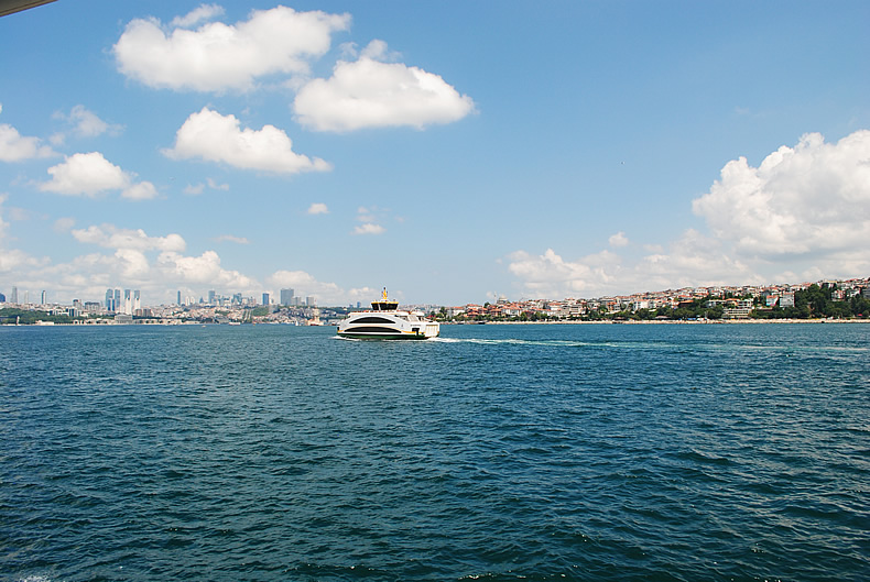 ボスポラス海峡　エミノニュ（Eminönü）　カドキョイ（Kadıköy）フェリー乗り場