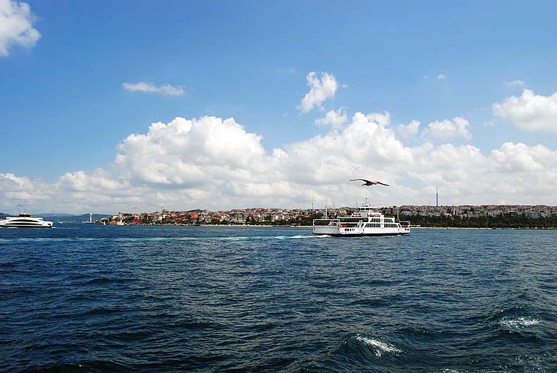 エミノニュ（Eminönü）　バスでカドキョイ（Kadıköy）へ　ターキッシュ エアラインズラウンジ lounge