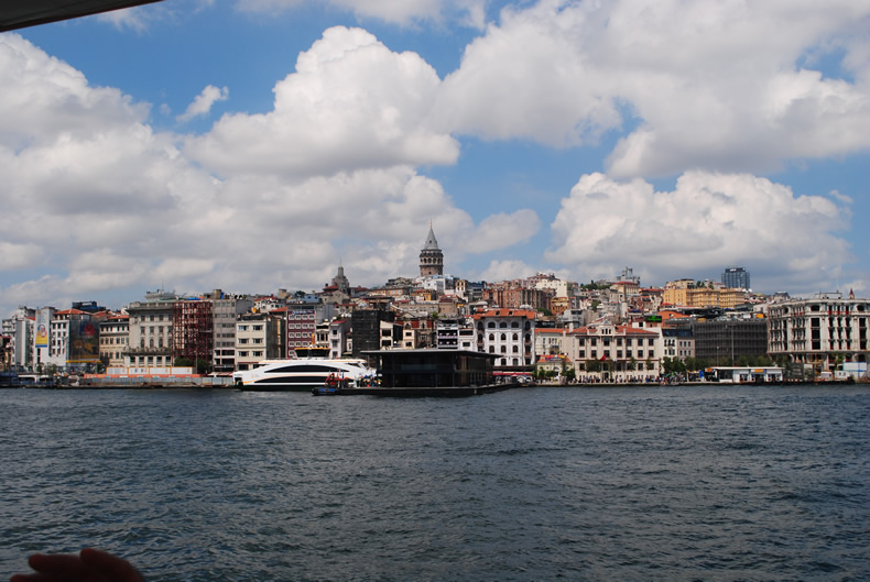 ボスポラス海峡　エミノニュ（Eminönü）　カドキョイ（Kadıköy）フェリー乗り場