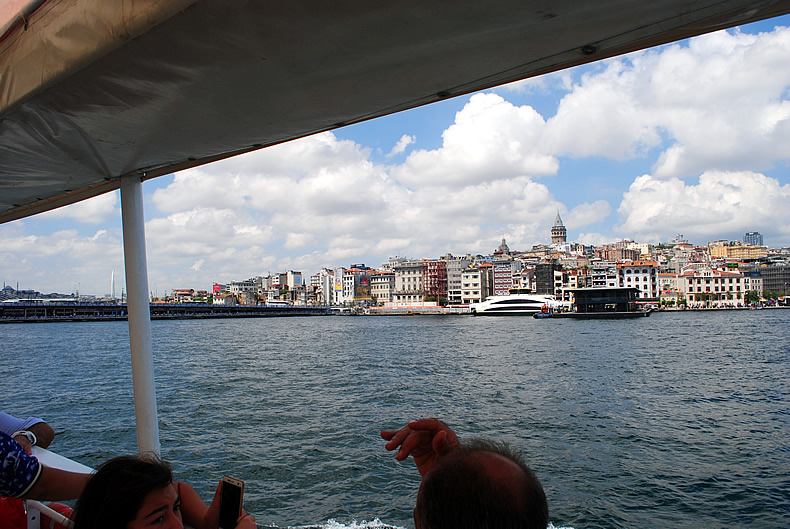 ボスポラス海峡　エミノニュ（Eminönü）　カドキョイ（Kadıköy）フェリー乗り場