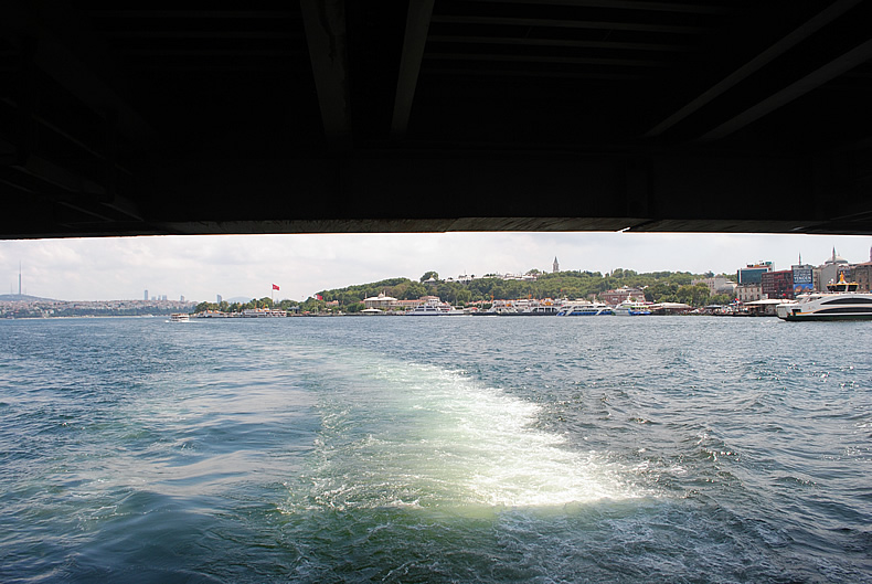 ボスポラス海峡　エミノニュ（Eminönü）　カドキョイ（Kadıköy）フェリー乗り場