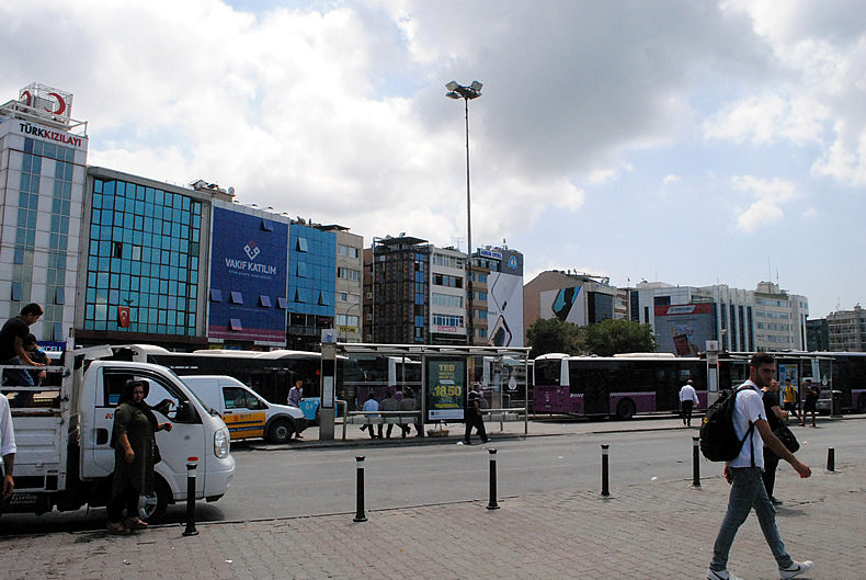 サビハ・ギョクチェン国際空港　ボスポラス海峡　エミノニュ（Eminönü）　カドキョイ（Kadıköy）フェリー乗り場