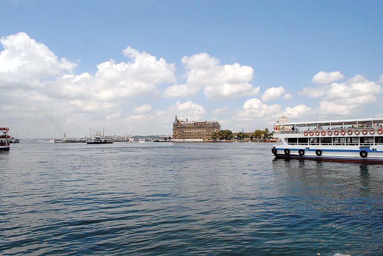 ボスポラス海峡　エミノニュ（Eminönü）　カドキョイ（Kadıköy）フェリー乗り場